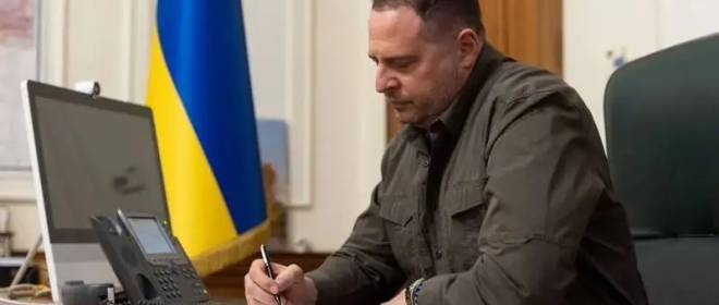 Ермак принял решение заменить окружение Зеленского на военных с боевым опытом