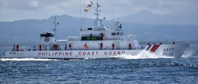 La guardia costera china utilizó cañones de agua contra un barco patrullero filipino