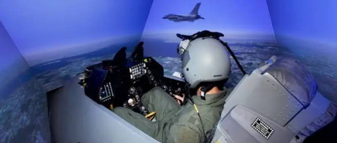 Die ukrainische Luftwaffe erhielt den ersten Simulator des amerikanischen F-16-Jägers