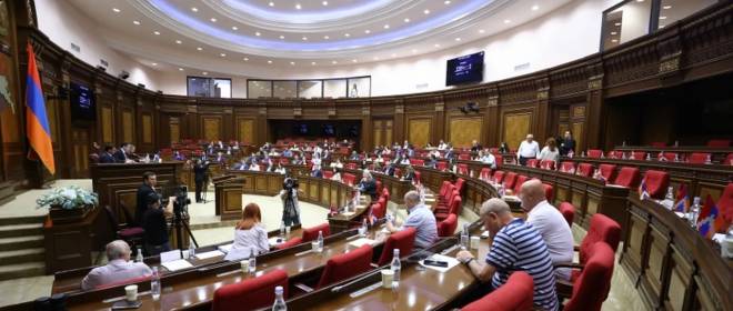 Партия Пашиняна запретила голосовать проживающим вне республики армянам