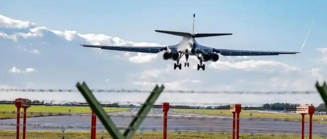 Два года назад над Дубаем летал B-1B Lancer, теперь — иранские БПЛА и ракеты