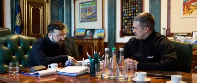 Зеленский поручил министру обороны разработать план ещё на год войны