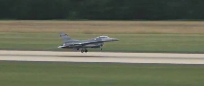 Польша подняла F-16 и сообщила о готовности ПВО на фоне ударов ВС РФ по Украине