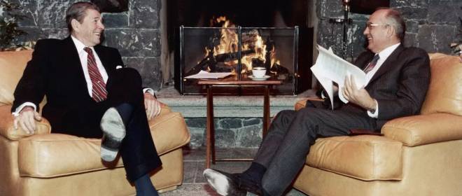 «Бесноватые» США против Красной империи