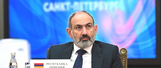 Экс-глава МИД Армении: Пашинян по кусочкам сдаёт страну, значок которой на груди