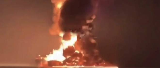 Горит терминал в Фуджейре, полностью выгорел и затонул американский танкер