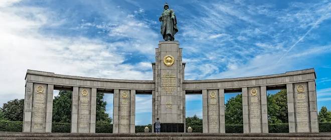 Советские мемориалы в ФРГ хотят дополнить информацией о «преступлениях Сталина»