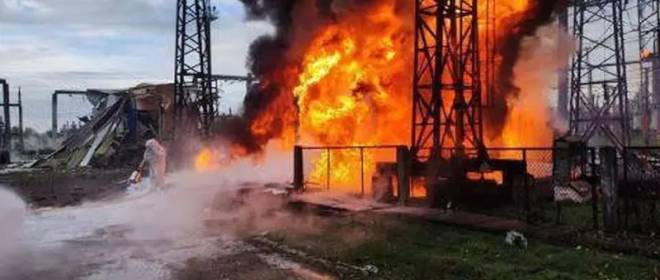 Em Yampol ocupada pelas Forças Armadas Ucranianas, no território do DPR, desconhecidos atearam fogo a transformadores de uma subestação