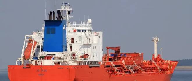 Иранский супертанкер обошёл блокаду США, беспрепятственно войдя в Ормуз