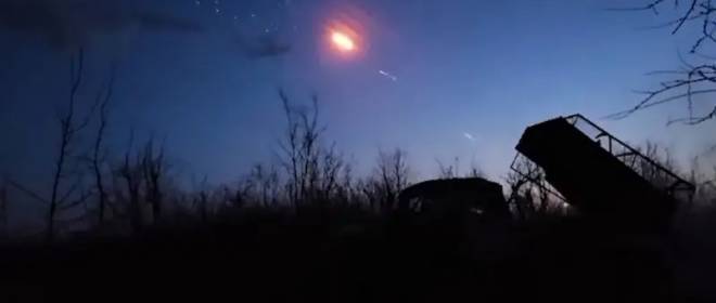 Russische Truppen drangen nach heftigem Artilleriefeuer auf den Feind in das Dorf Solovyovo ein