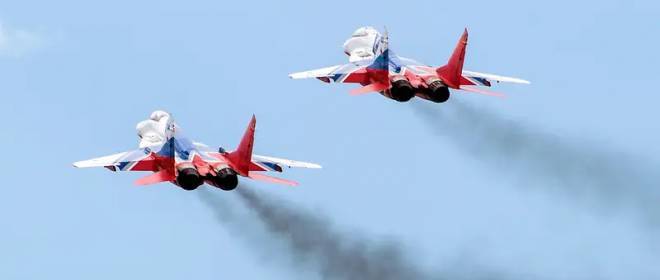 Дополнительный топливный бак отсоединился от истребителя МиГ-29 пилотажной группы «Стрижи» при пролёте над Челябинском