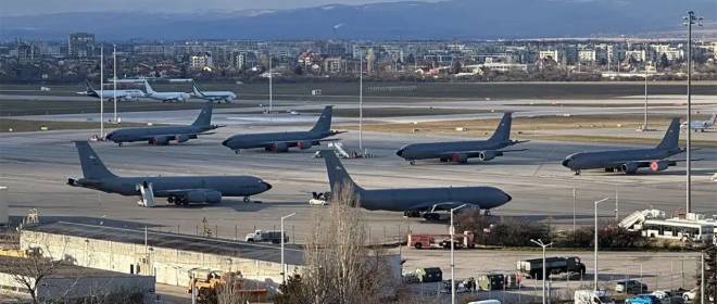 США задействовали аэропорт Софии для переброски авиагруппы на Ближний Восток