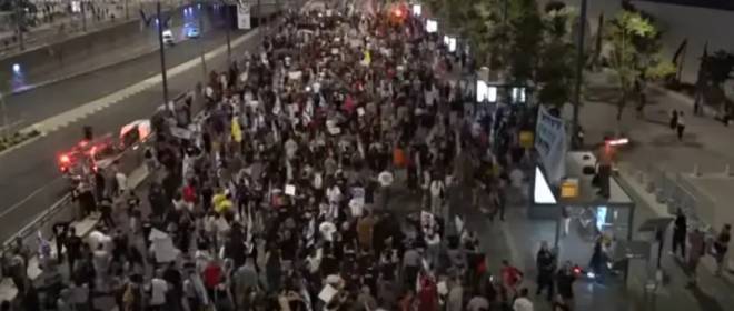 Раскол в правительстве Израиля сопровождается массовыми акциями протеста