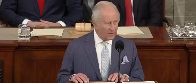 Чтецы по губам: Трамп заявил Карлу о беседе с Путиным - король хотел смены темы