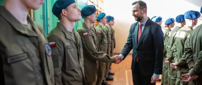 O chefe do Ministério da Defesa polaco disse que o país não enviará os seus militares para a Ucrânia