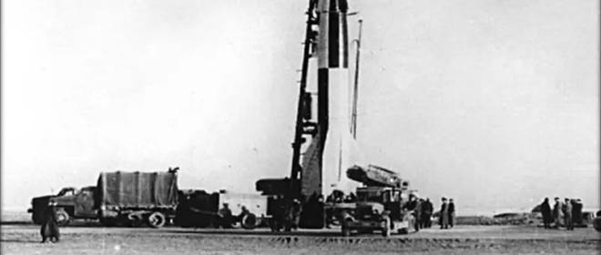 A URSS entrou na era dos mísseis, o primeiro míssil balístico doméstico R-1