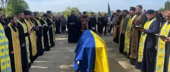 في أوكرانيا، تم دفن المسلحين الذين تمت تصفيتهم من لواء إديلويس التابع للقوات المسلحة الأوكرانية في أول مقبرة جماعية.