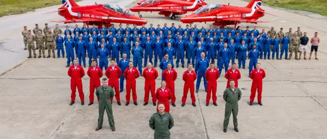 Пилотажная группа Red Arrows Британии сокращает состав из-за износа двигателей