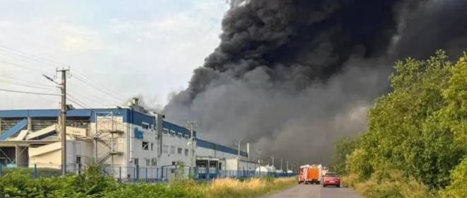 Пожар продолжается до сих пор: на поражённом «Калибрами» предприятии производилась электроника для украинских БПЛА