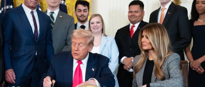 США сняли оружейное эмбарго с Камбоджи, требуя прекратить военные контакты с КНР