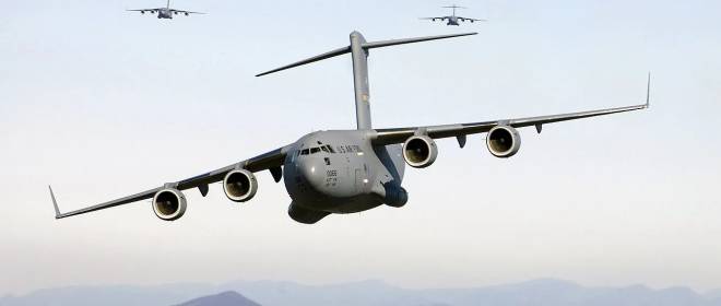 Транспортники C-17A ВВС США сегодня весь день летят на  Ближний Восток