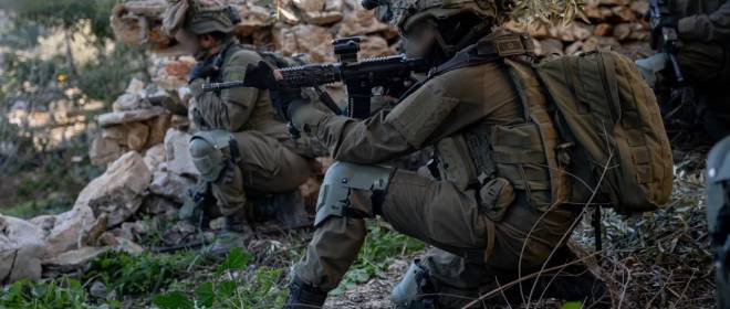 Фото солдата ЦАХАЛ, разбивающего статую Христа на юге Ливана, вызвали резонанс