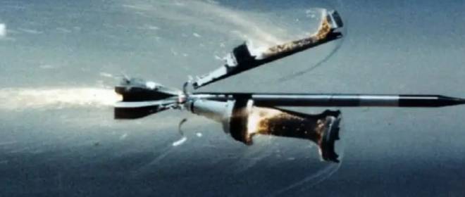 Танковая пушка стреляет подкалиберными снарядами, а бьют они очень больно