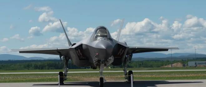 США во время переговоров перебросили ближе к Ирану более 50 истребителей