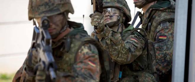 Новые правила набора в бундесвер вызвали массовые протесты в Германии