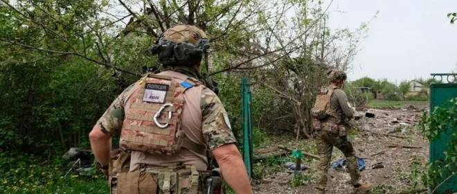 Die ukrainische Polizei begann mit der Evakuierung der Bevölkerung von Novoaleksandrovka, auf das die russischen Streitkräfte von Ocheretino aus vorrücken
