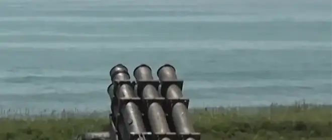 일본은 중국 본토를 타격할 수 있는 미사일 배치를 발표했다.