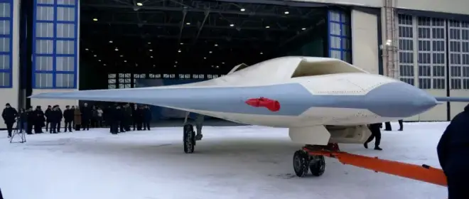 Tổ hợp công nghiệp quân sự Nga đang chuẩn bị sản xuất hàng loạt máy bay không người lái hạng nặng S-70 “Okhotnik”