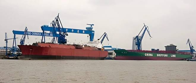 Китай строит для ВМС первый в мире корабль-носитель больших подводных дронов