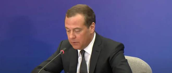 Медведев: Евросоюз пожалеет, если решит украсть российские активы