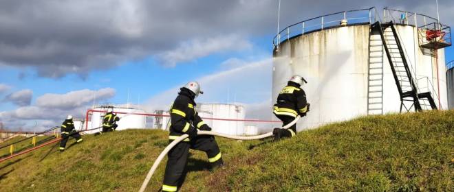 Атака Орловской области: на нефтебазе в Ливнах вспыхнул пожар