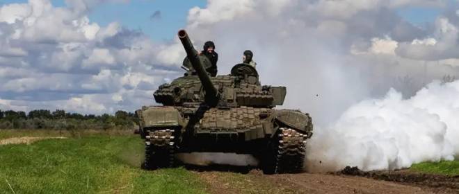 러시아 군인들이 ATGM 공격으로 우크라이나군 탱크를 침몰시키는 장면이 공개되었습니다.