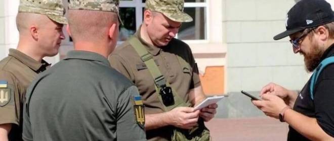 Выманили из квартиры: ТЦК пытались схватить жителя Винницы, сообщив о «подарке»