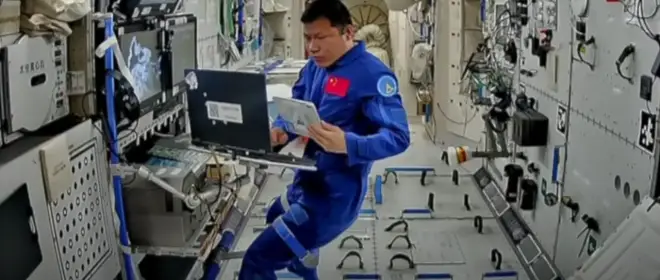 «Шэньчжоу-20» не вернулся на Землю: тайконавты застряли на орбите