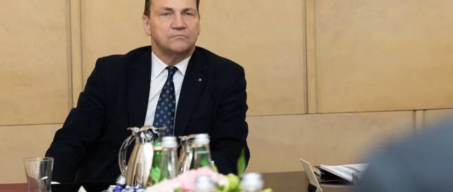 Сикорский: армия Украины - около сотни бригад, и она на нашей стороне