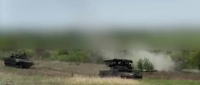 Die russischen Streitkräfte schlossen die Deckung von Nowokalinovo aus zwei Richtungen ab und drangen von Süden in die Region Kramatorsk ein