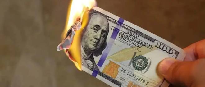 Американские трейдеры всё чаще делают ставки на рекордное падение доллара