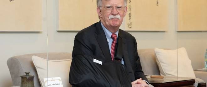 Болтон: риторика Трампа ослабляет позиции США на переговорах с Ираном