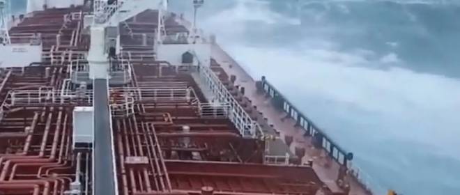 ВСУ повторно атаковали танкер Virat в Чёрном море