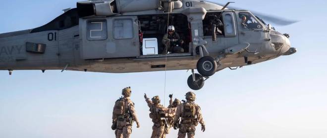 Участвующие в блокаде Ормуза морпехи США тренируют захват иранских судов