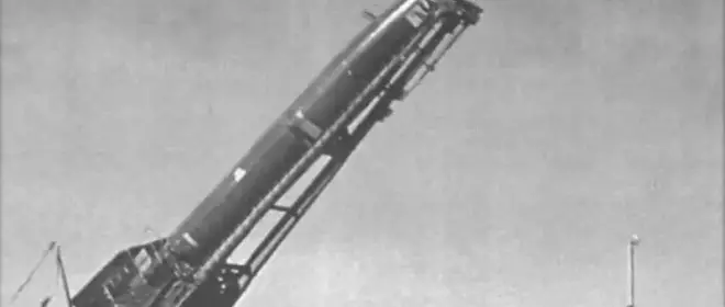 Sovjetunionens inträde i raketåldern, utveckling av R-1-raketen, R-2-raketen