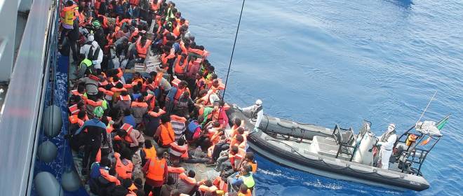 Правительство Италии разрешило вводить морские блокады для борьбы с мигрантами