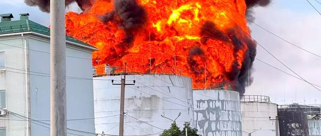 Показано видео сгоревших резервуаров нефтебазы близ порта «Южный» под Одессой