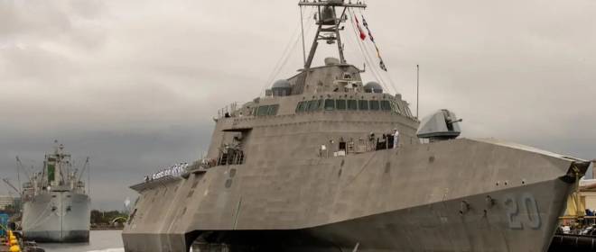 Рядом с вымпелом НОАК: боевой корабль ВМС США пришвартовался на базе Камбоджи