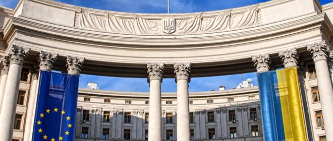 Западные посольства отказались покидать Киев после предупреждения РФ об ударах