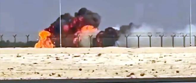 Недолго музыка играла, недолго в небе он сверкал